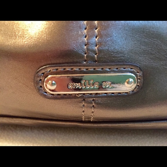 Emillie M Extra Large Shoulder Bag - Picture 6 of 8